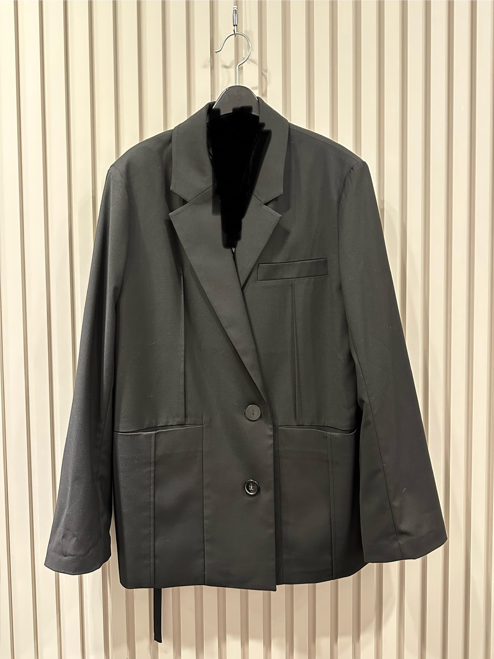 럭다트투버튼자켓