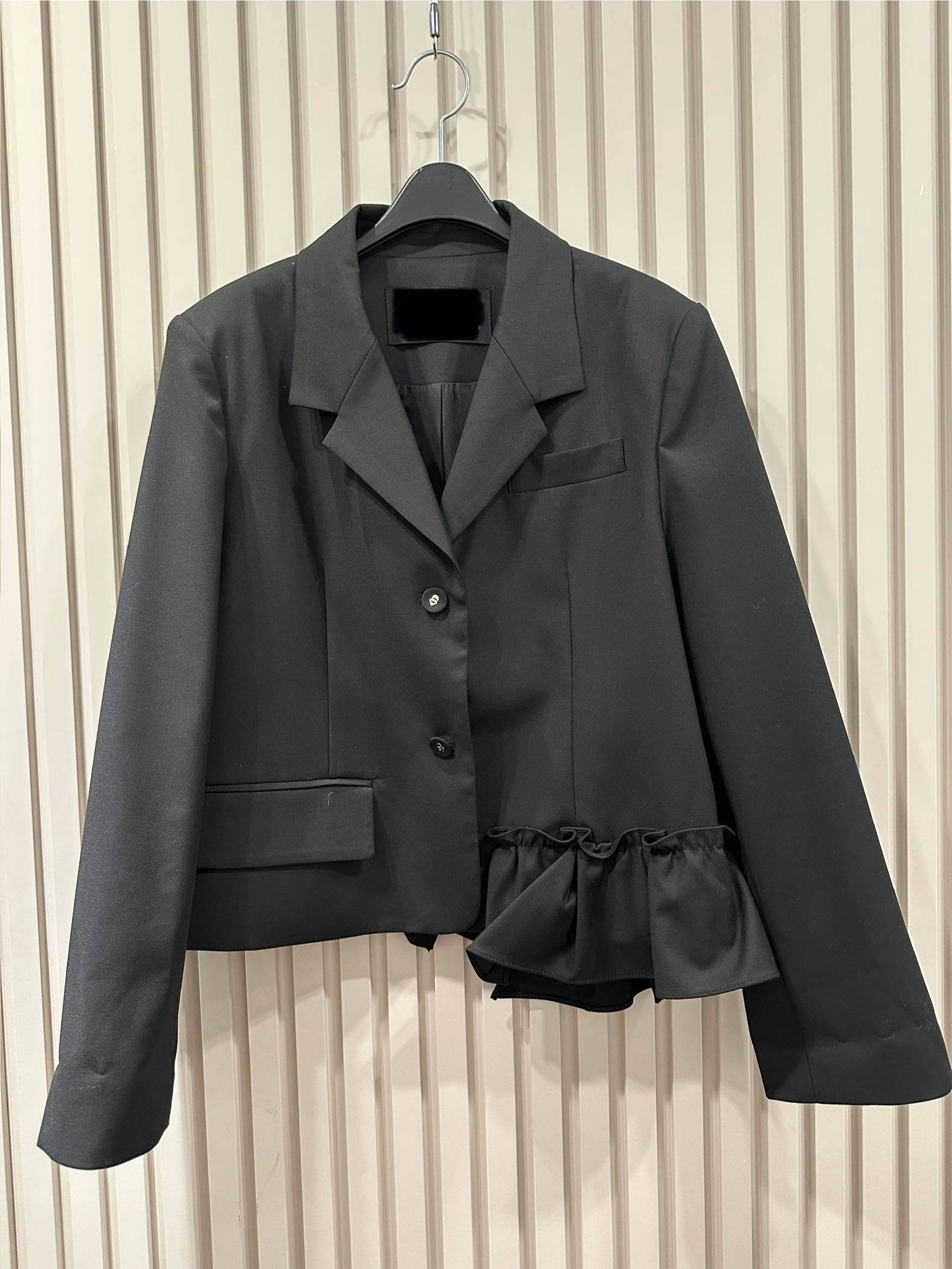 럭밑단프릴자켓