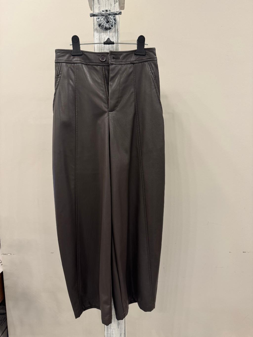 페이크가죽7부바지